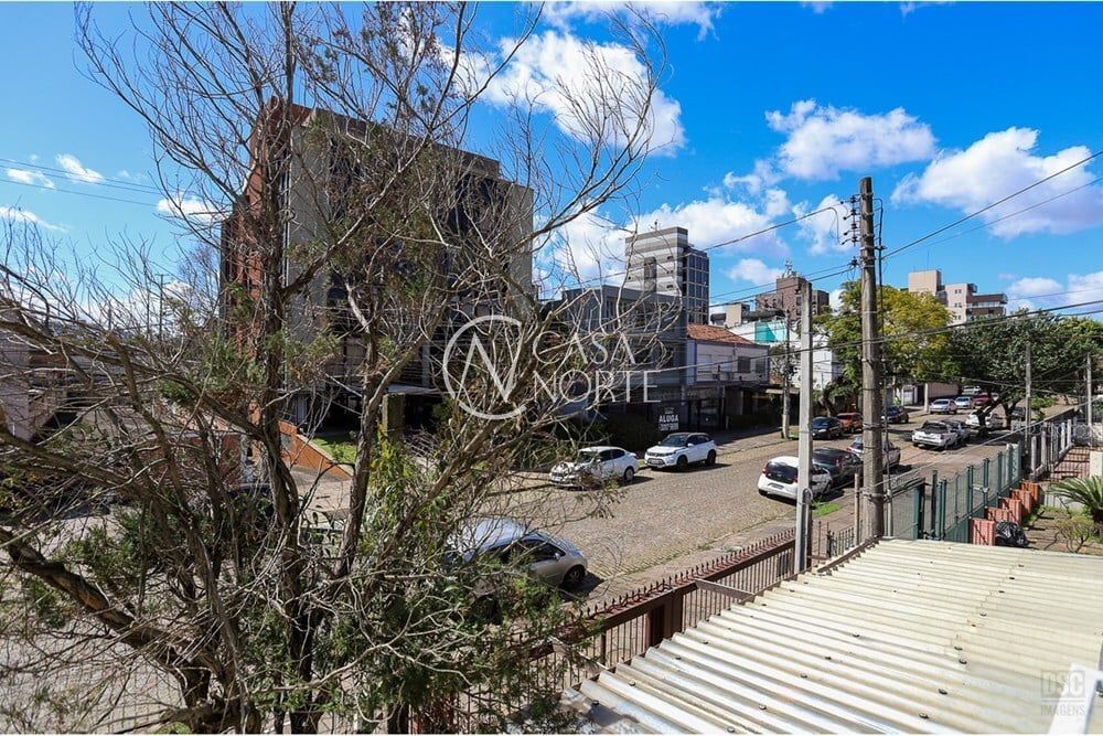 Casa à venda com 5 quartos, 253m², 2 vagas, Bernardo Pires no bairro Santana em Porto Alegre