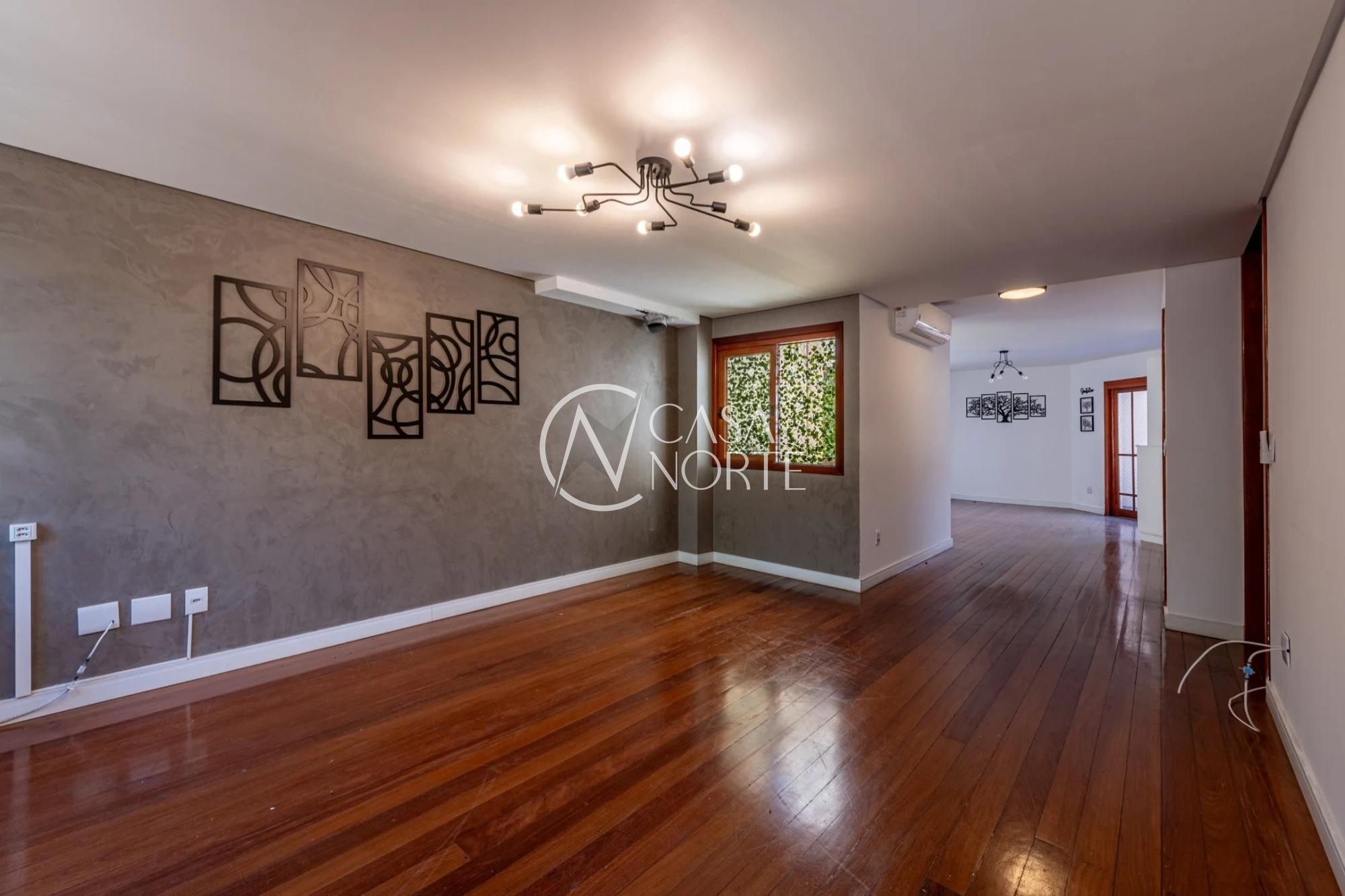 Casa de Condomínio à venda com 3 quartos, 271m², 1 suíte, 2 vagas, Avenida Jacuí no bairro Cristal em Porto Alegre