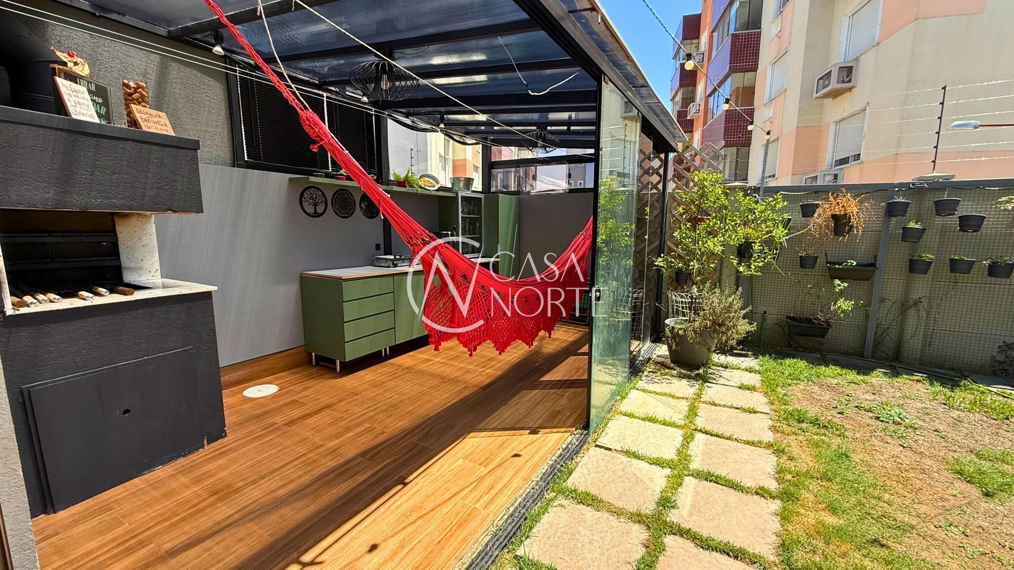 Casa de Condomínio à venda com 3 quartos, 210m², 3 suítes, 3 vagas, João Francisco Martins no bairro Jardim Planalto em Porto Alegre