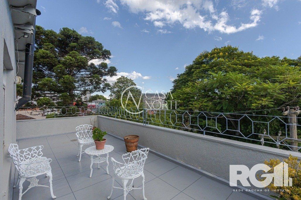 Cobertura à venda com 3 quartos, 160m², 1 suíte, 2 vagas, Rua Gaston Englert no bairro Vila Ipiranga em Porto Alegre