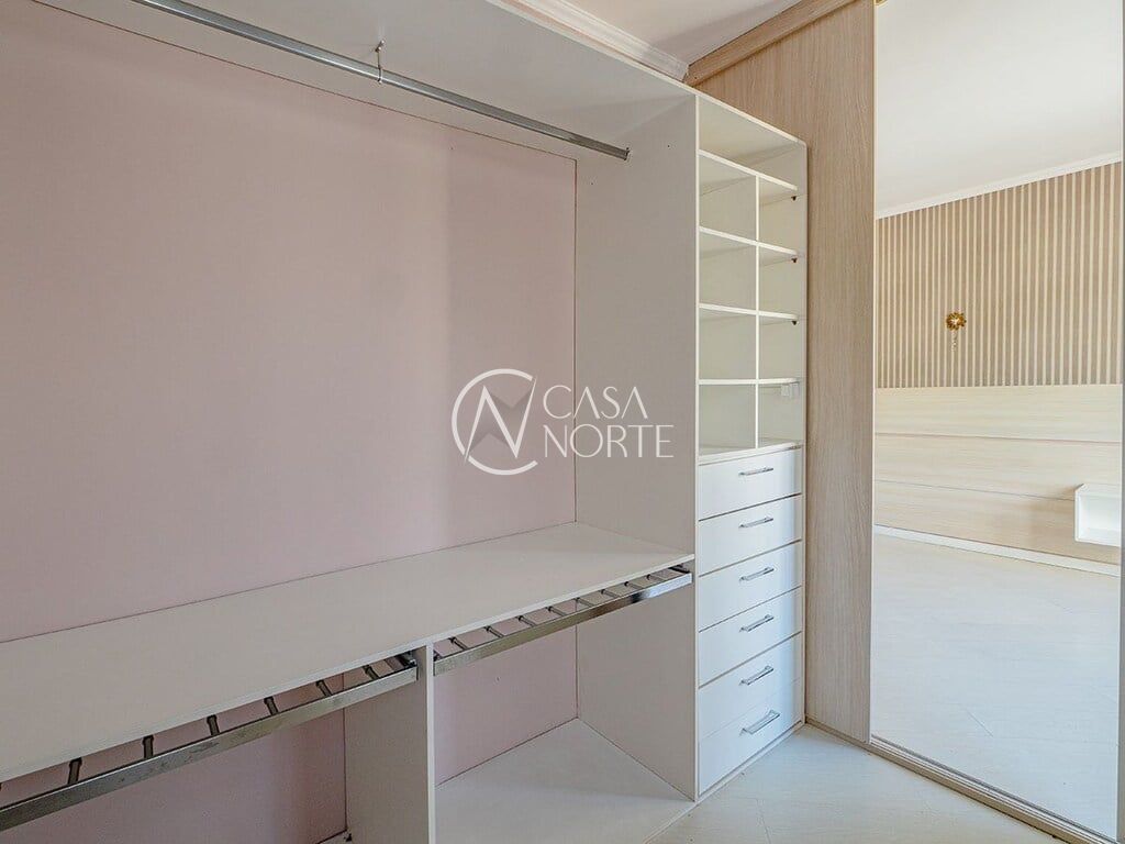 Casa à venda com 3 quartos, 224m², 1 suíte, 3 vagas, Ecoville no bairro Sarandi em Porto Alegre