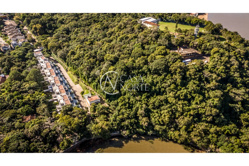 Casa de Condomínio à venda com 3 quartos, 438m², 3 suítes, Doutor Ney de Castilhos Ferreira no bairro Pedra Redonda em Porto Alegre