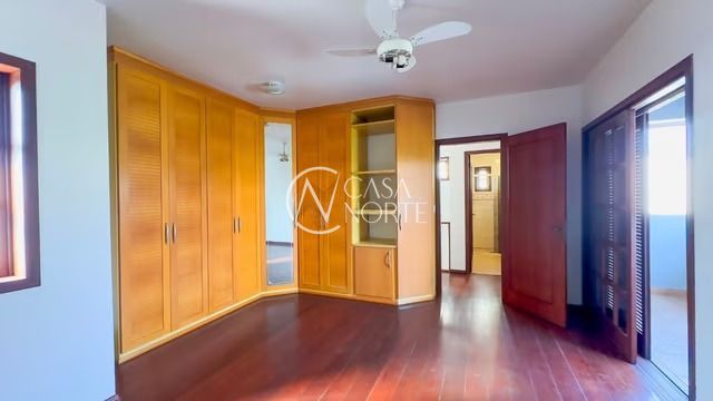 Casa à venda com 3 quartos, 292m², 3 vagas, Rua Zeev Jabotinski no bairro Jardim Itu em Porto Alegre