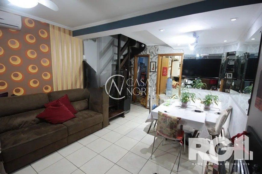 Casa à venda com 3 quartos, 90m², 1 suíte, 2 vagas, Rua Carlos de Britto Velho no bairro Parque Santa Fé em Porto Alegre