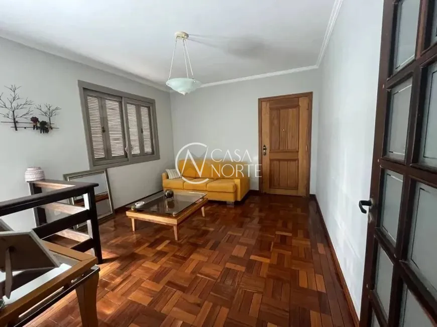Casa à venda com 3 quartos, 120m², 3 vagas, Rua Augusto Attílio Giordani no bairro São Sebastião em Porto Alegre
