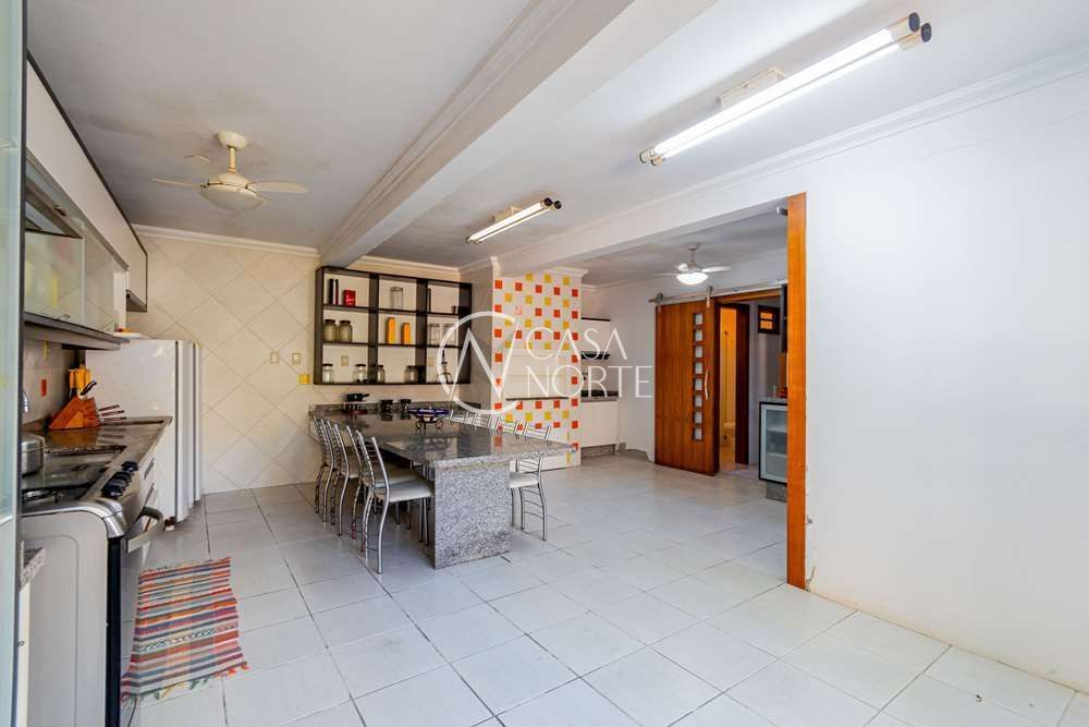 Casa à venda com 6 quartos, 374m², 6 vagas, Sargento Nicolau Dias de Farias no bairro Tristeza em Porto Alegre