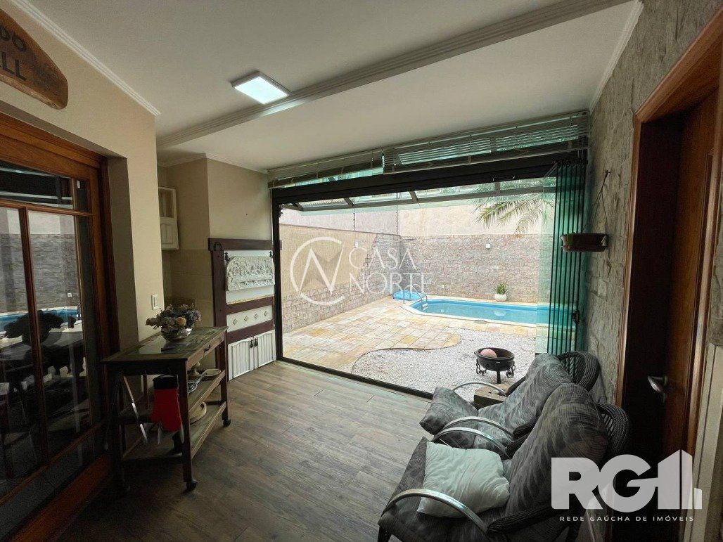 Casa à venda com 3 quartos, 253m², 1 suíte, 3 vagas, Rua Professor Isidoro La Porta no bairro Jardim Planalto em Porto Alegre