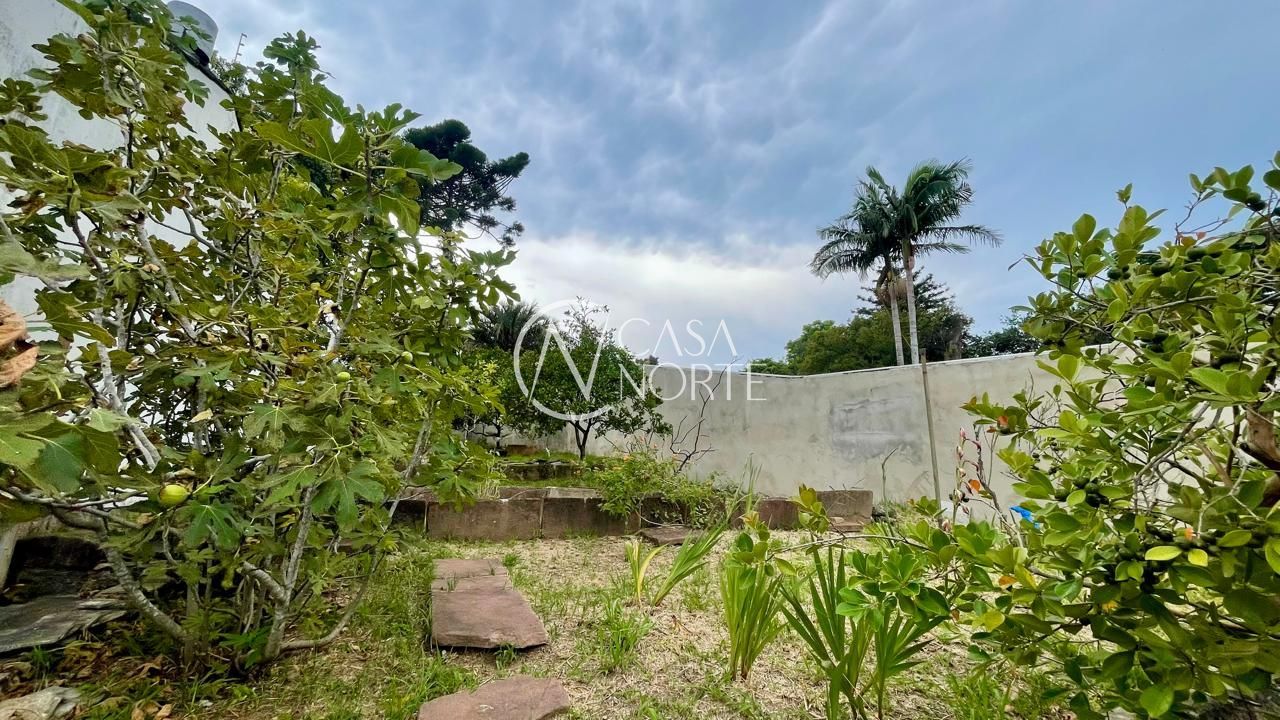 Casa à venda com 2 quartos, 144m², 1 suíte, 3 vagas, Rua João Paetzel no bairro Chácara das Pedras em Porto Alegre