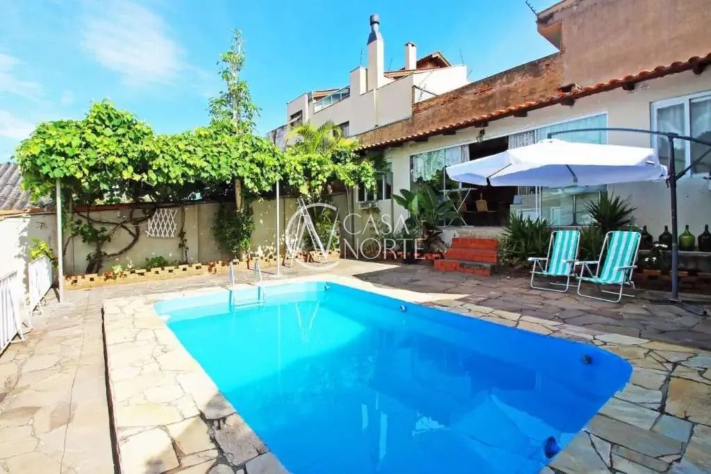 Casa à venda com 3 quartos, 182m², 1 suíte, 2 vagas, Rua Vital Brasil no bairro Jardim Sabará em Porto Alegre