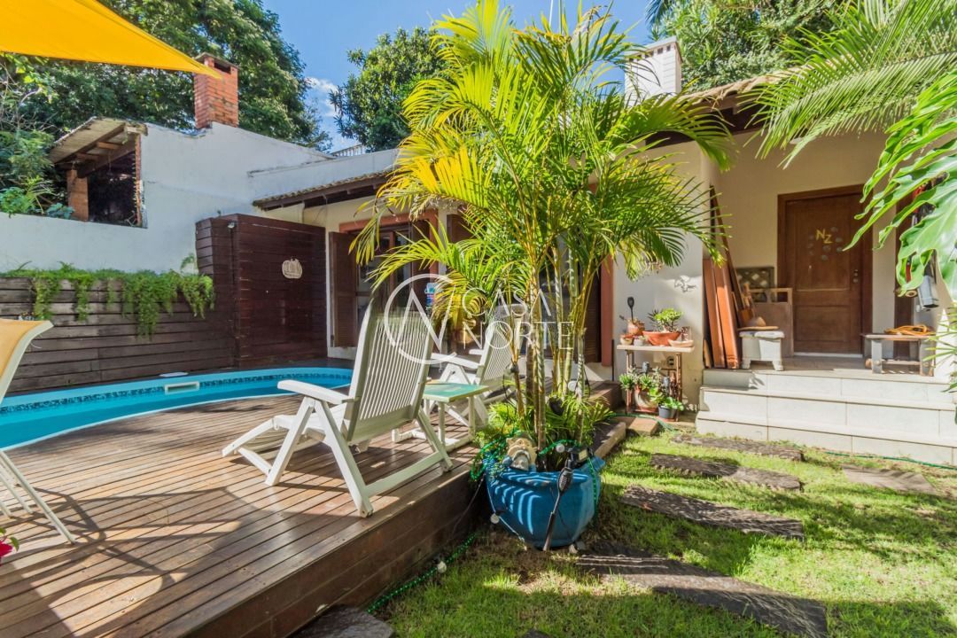 Casa à venda com 4 quartos, 570m², 4 suítes, 6 vagas, Avenida General Barreto Viana no bairro Chácara das Pedras em Porto Alegre