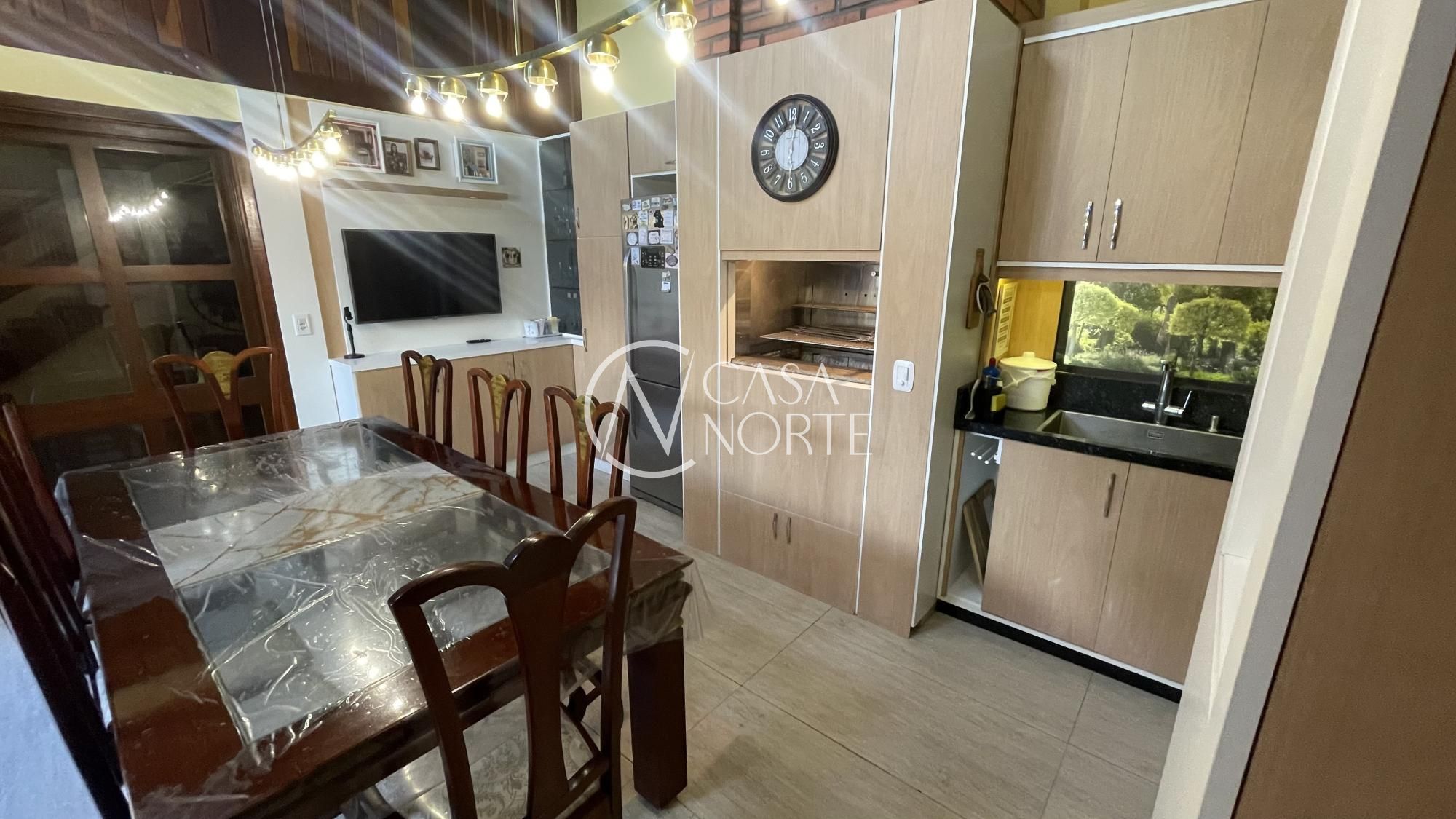 Casa à venda com 4 quartos, 193m², 2 suítes, 3 vagas, Rua Leite de Castro no bairro Jardim Itu em Porto Alegre