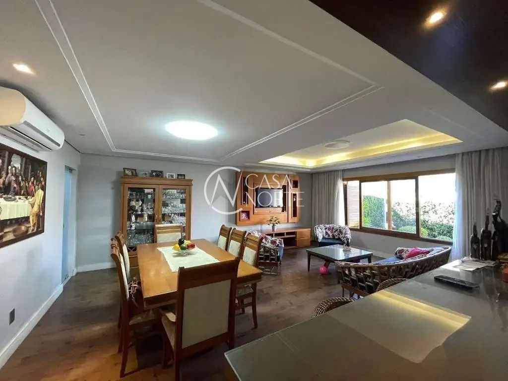Casa à venda com 3 quartos, 143m², 1 suíte, 3 vagas, Rua Vitório Francisco Giordani no bairro Jardim Planalto em Porto Alegre