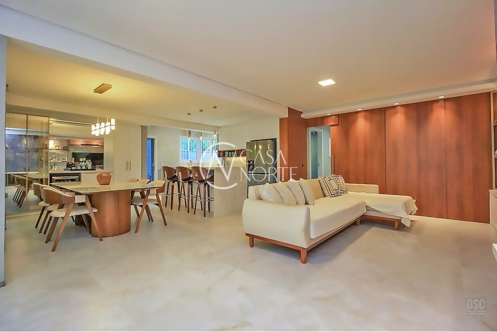 Casa à venda com 3 quartos, 200m², 1 suíte, 4 vagas, Rua Tiago no bairro Ipanema em Porto Alegre