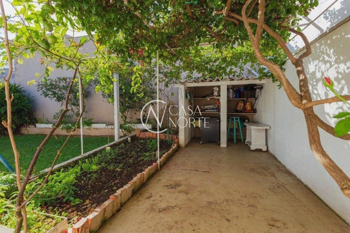 Casa à venda com 3 quartos, 266m², 1 suíte, 1 vaga, Rua Assunção no bairro Jardim Lindóia em Porto Alegre