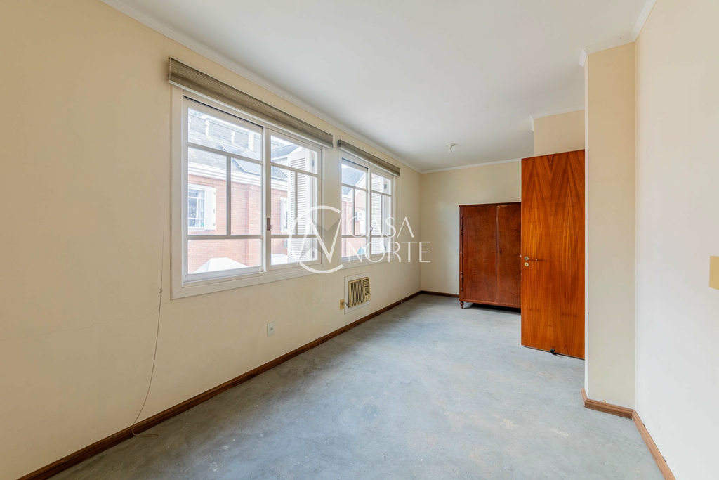 Casa de Condomínio à venda com 3 quartos, 222m², 1 suíte, 3 vagas, Rua Engenheiro Ildefonso Simões Lopes no bairro Três Figueiras em Porto Alegre