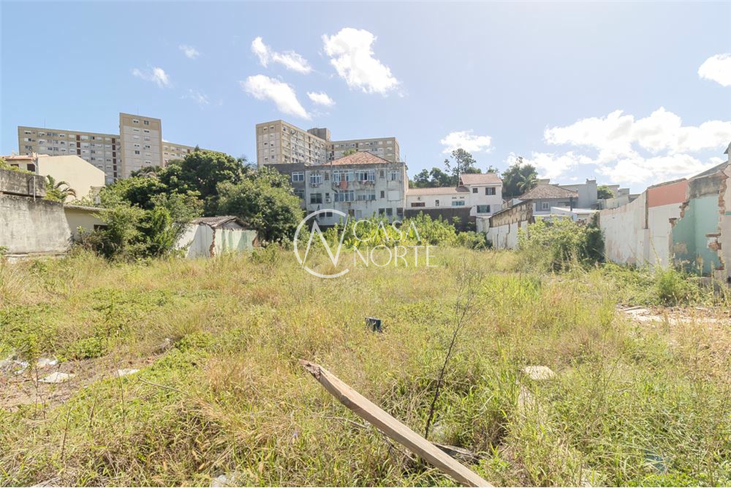 Terreno à venda , 1317m², Rua Teixeira de Freitas no bairro Santo Antônio em Porto Alegre