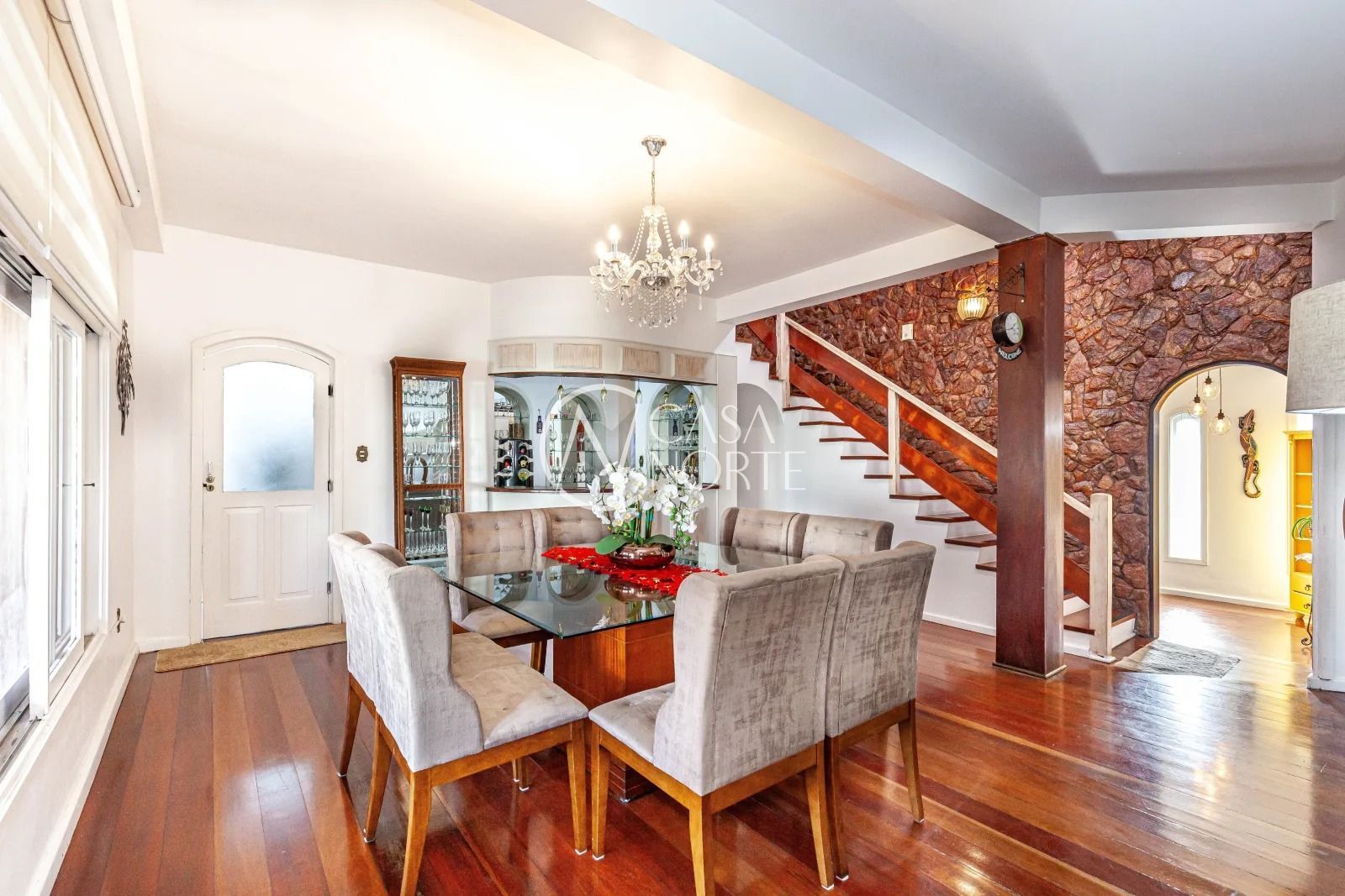 Casa à venda com 6 quartos, 546m², 2 suítes, 8 vagas, Rua Paulo Blaschke no bairro Jardim Planalto em Porto Alegre