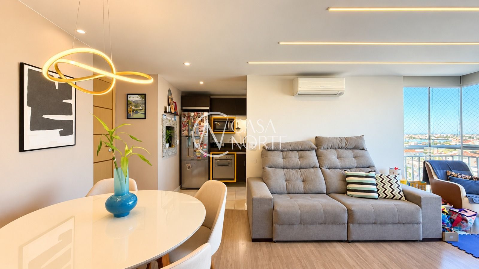 Apartamento à venda com 2 quartos, 69m², 1 suíte, 1 vaga, Rua Mauro Guedes de Oliveira no bairro Jardim Lindóia em Porto Alegre