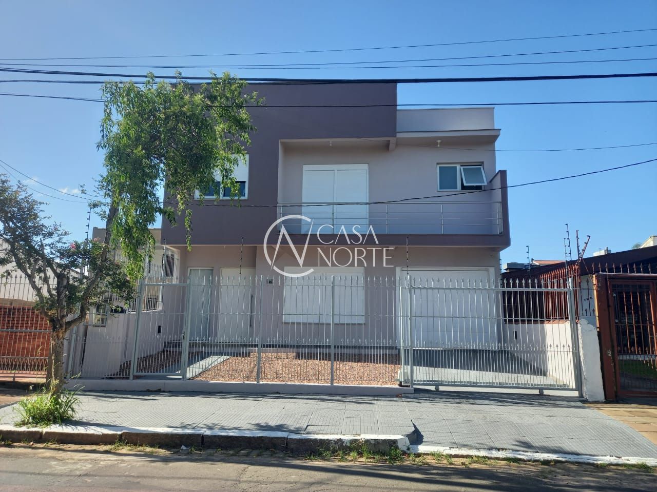 Casa à venda com 3 quartos, 229m², 1 suíte, 2 vagas, Rua Beberibe no bairro São Sebastião em Porto Alegre
