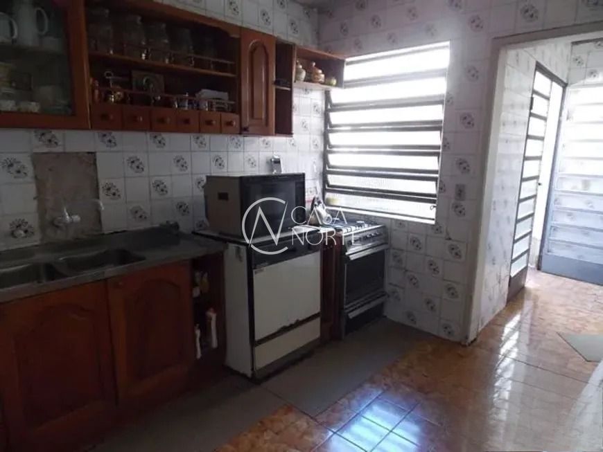 Casa à venda com 3 quartos, 211m², 1 suíte, 4 vagas, Avenida Benno Mentz no bairro Vila Ipiranga em Porto Alegre