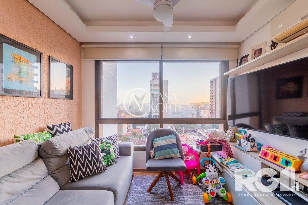 Apartamento à venda com 2 quartos, 65m², 1 suíte, 1 vaga, Avenida Andaraí no bairro Passo da Areia em Porto Alegre