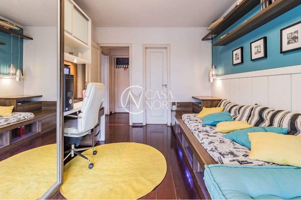 Casa à venda com 3 quartos, 464m², 3 suítes, 2 vagas, Joaquim Cruz no bairro Santo Antônio em Porto Alegre
