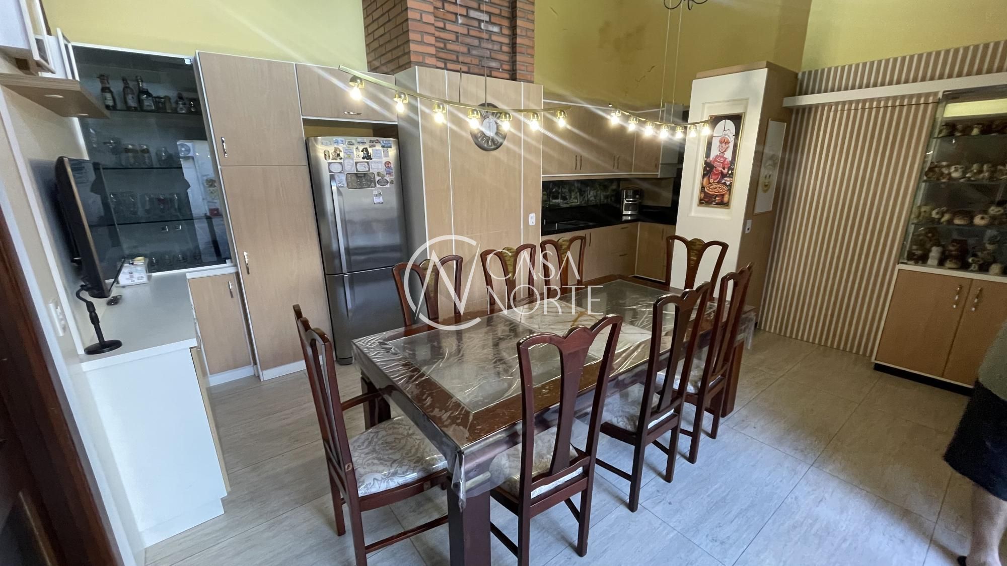 Casa à venda com 4 quartos, 193m², 2 suítes, 3 vagas, Rua Leite de Castro no bairro Jardim Planalto em Porto Alegre