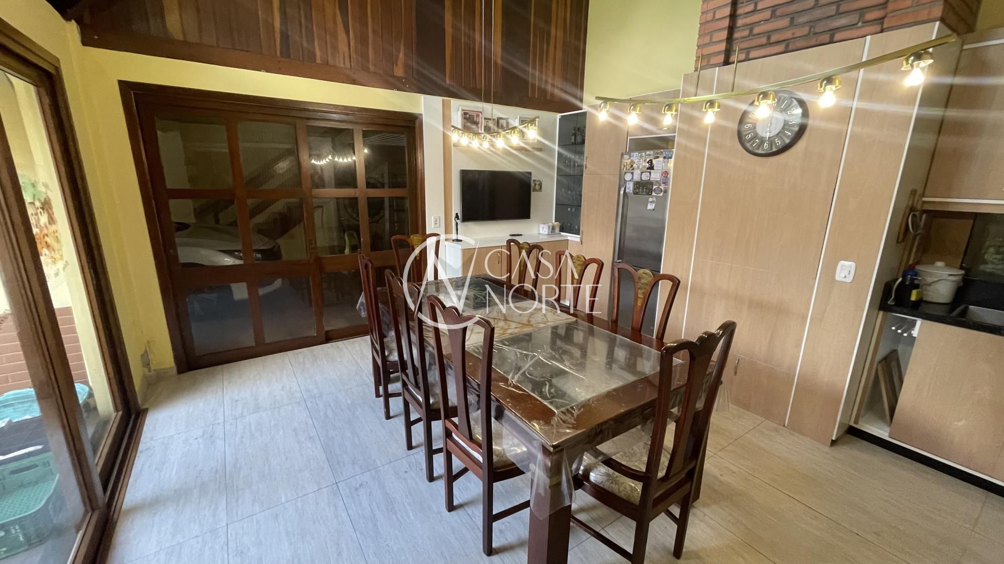 Casa à venda com 4 quartos, 193m², 2 suítes, 3 vagas, Rua Leite de Castro no bairro Jardim Planalto em Porto Alegre