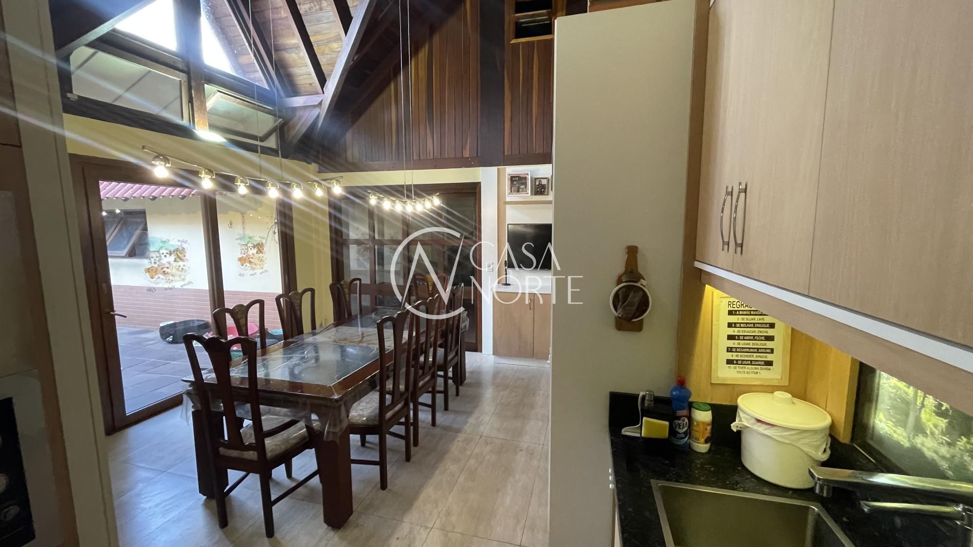 Casa à venda com 4 quartos, 193m², 2 suítes, 3 vagas, Rua Leite de Castro no bairro Jardim Planalto em Porto Alegre