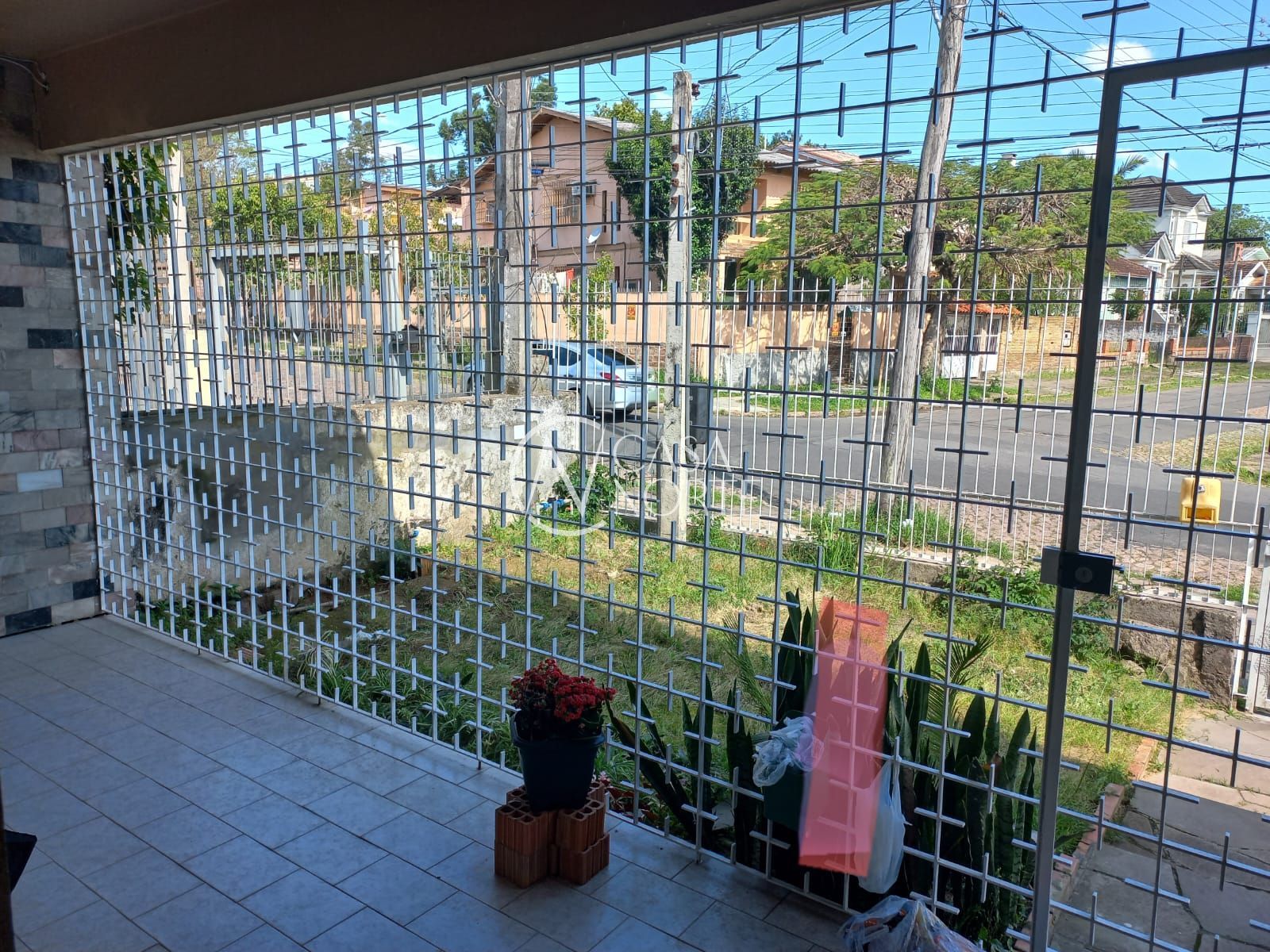 Casa à venda com 3 quartos com 300m², 2 vagas, Rua Heitor Manganelli no bairro Jardim Itu em Porto Alegre