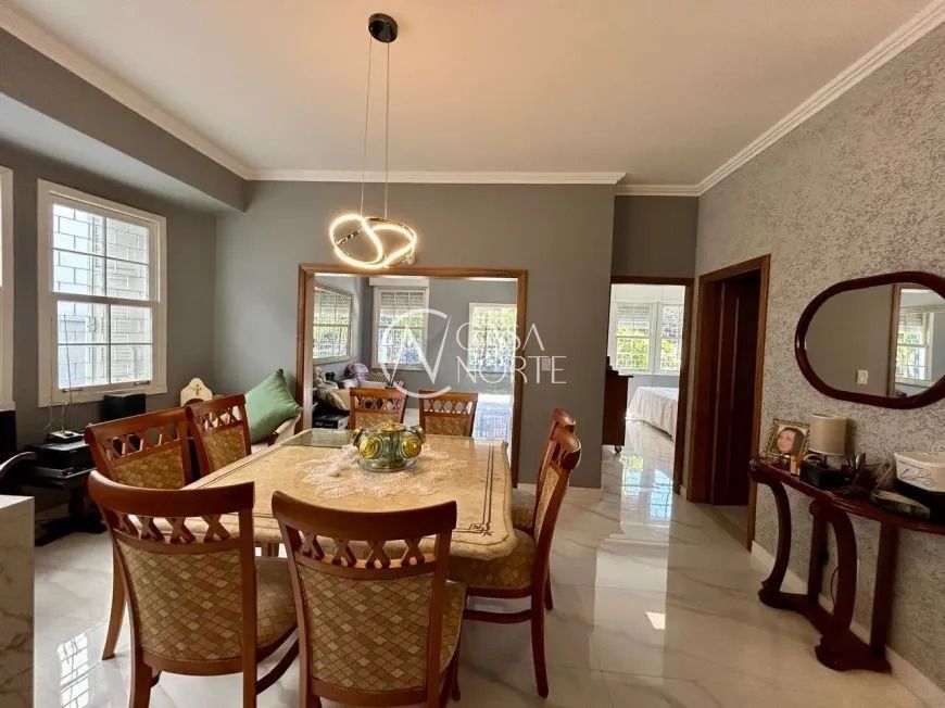 Casa Comercial à venda com 8 quartos, 350m², 6 vagas, Rua Buarque de Macedo no bairro São João em Porto Alegre