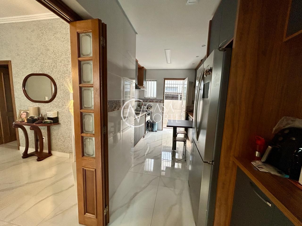 Casa Comercial à venda com 8 quartos, 350m², 6 vagas, Rua Buarque de Macedo no bairro São João em Porto Alegre