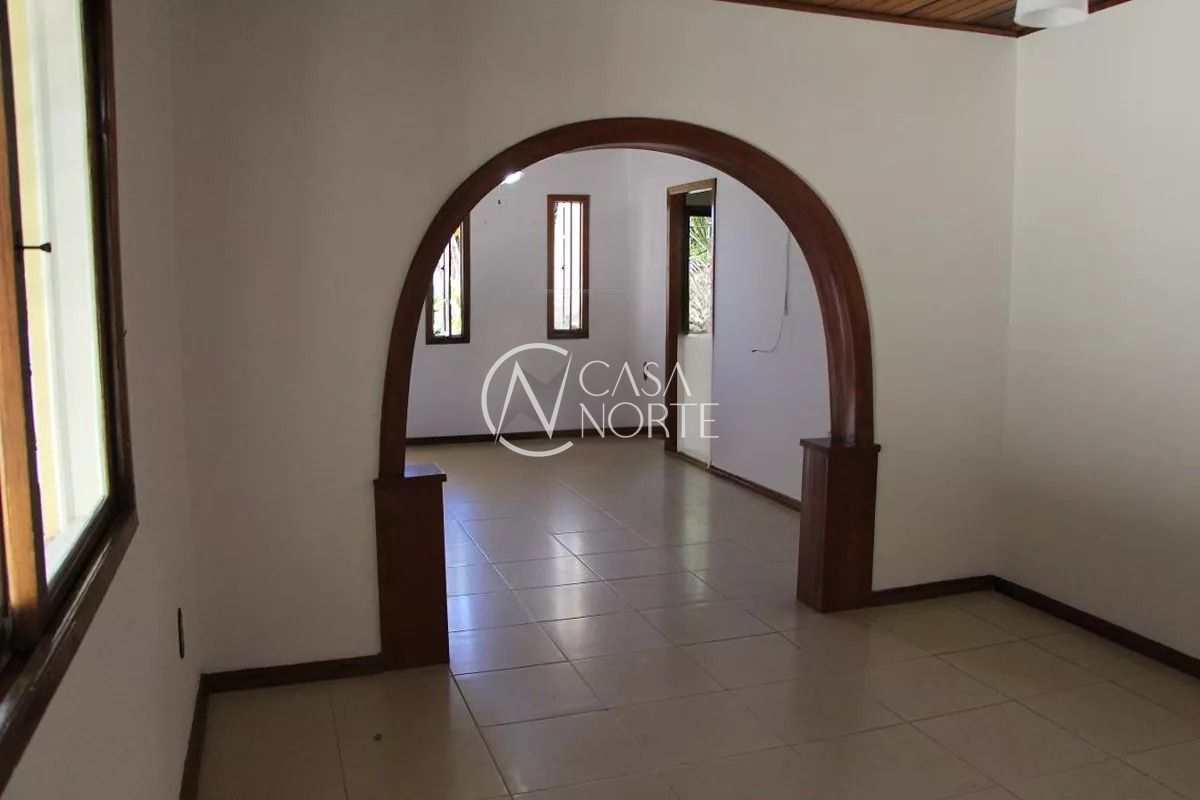 Casa à venda com 3 quartos, 366m², 1 suíte, 3 vagas, Travessa Pedro Raupp no bairro Jardim Itu em Porto Alegre