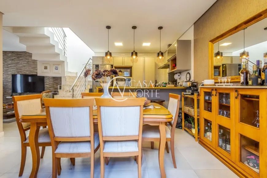 Casa à venda com 3 quartos, 134m², 3 suítes, 2 vagas, Rua Desembargador Almiro Cauduro no bairro Jardim Planalto em Porto Alegre