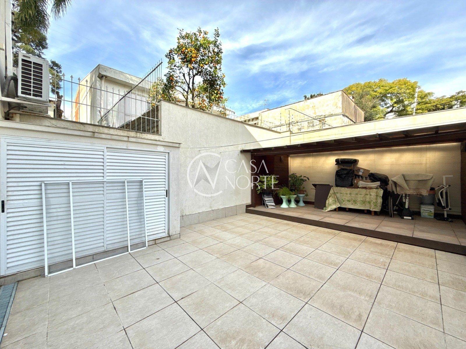 Casa à venda com 3 quartos, 247m², 3 suítes, 4 vagas, Rua Tunísia no bairro Jardim Planalto em Porto Alegre