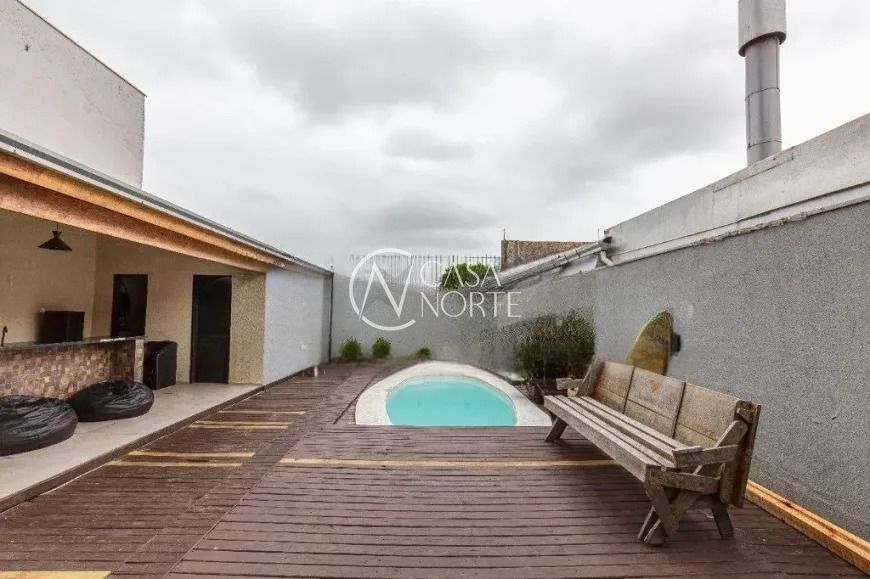 Casa à venda com 3 quartos, 199m², 1 suíte, 3 vagas, Alameda Três de Outubro no bairro Sarandi em Porto Alegre