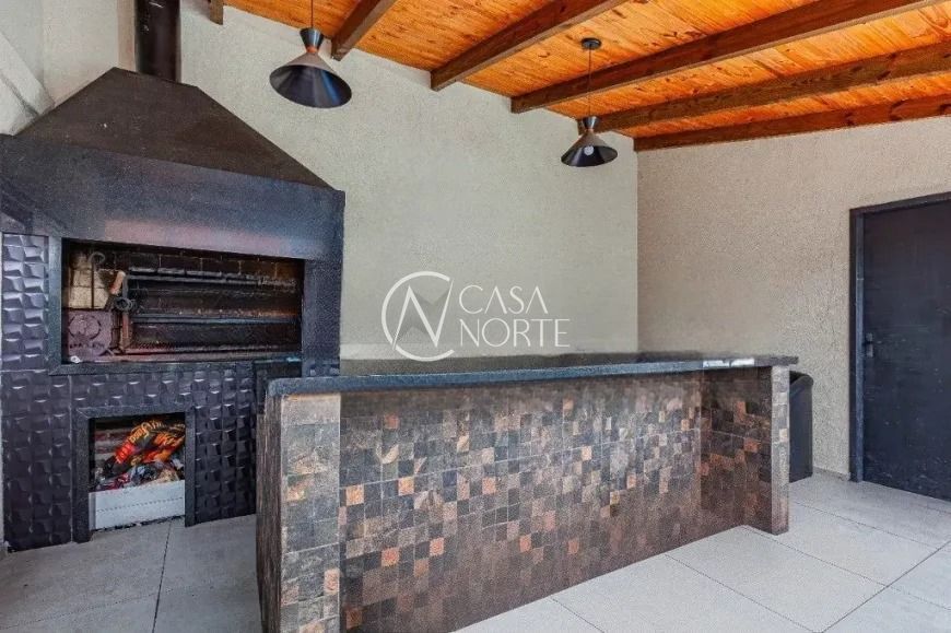 Casa à venda com 3 quartos, 199m², 1 suíte, 3 vagas, Alameda Três de Outubro no bairro Sarandi em Porto Alegre