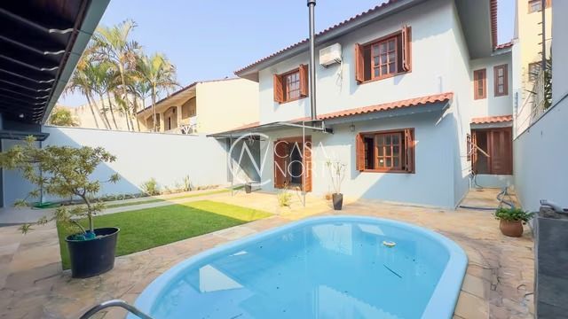 Casa à venda com 3 quartos, 292m², 3 vagas, Rua Zeev Jabotinski no bairro Jardim Planalto em Porto Alegre