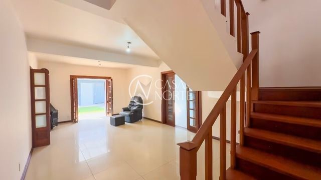 Casa à venda com 3 quartos, 292m², 3 vagas, Rua Zeev Jabotinski no bairro Jardim Planalto em Porto Alegre