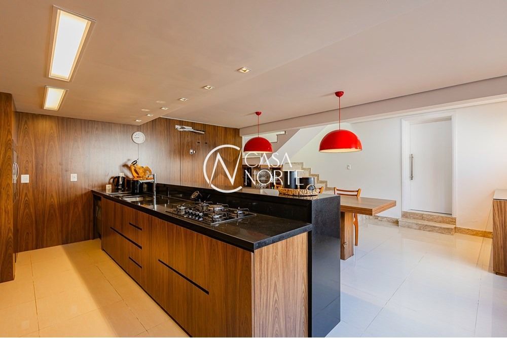 Casa à venda com 3 quartos, 250m², 1 suíte, 2 vagas, Rua das Caravelas no bairro Jardim Europa em Porto Alegre