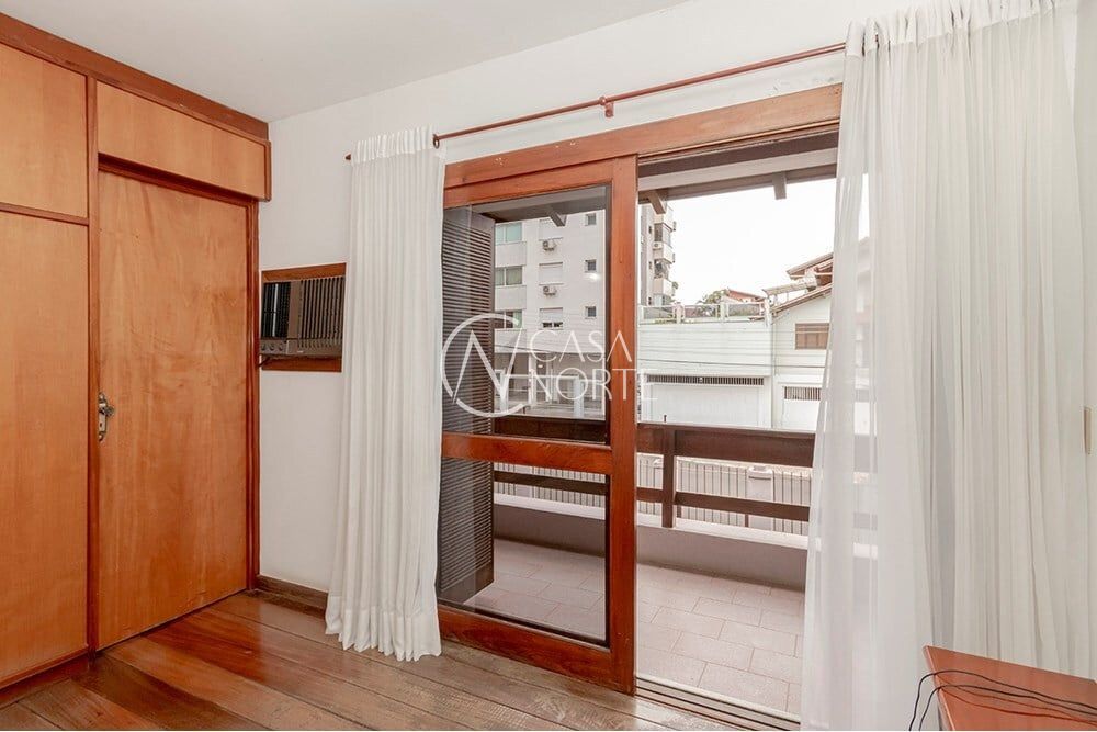 Casa à venda com 4 quartos, 388m², 2 suítes, 4 vagas, Rua Professora Lucy Maria Soares Santos no bairro Jardim Itu em Porto Alegre