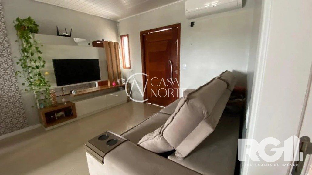 Casa à venda com 2 quartos, 56m², 3 vagas, Rua Seis de Novembro no bairro Mário Quintana em Porto Alegre