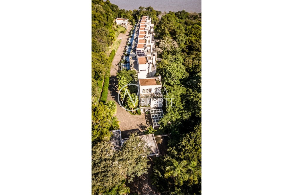 Casa de Condomínio à venda com 3 quartos, 438m², 3 suítes, Doutor Ney de Castilhos Ferreira no bairro Pedra Redonda em Porto Alegre