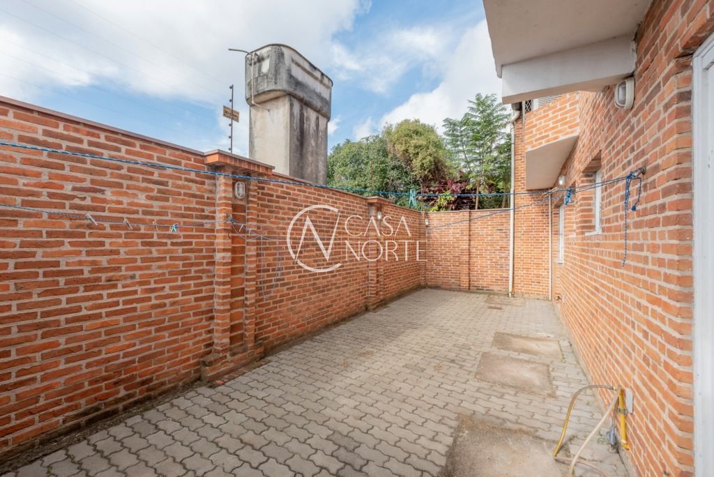 Casa à venda com 3 quartos, 197m², 1 suíte, 3 vagas, Rua Jenor Cardoso Jarros no bairro Jardim Sabará em Porto Alegre