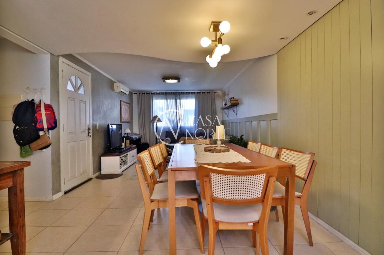 Casa de Condomínio à venda com 3 quartos, 163m², 1 suíte, 2 vagas, Rua Augusto Attílio Giordani no bairro Jardim Lindóia em Porto Alegre