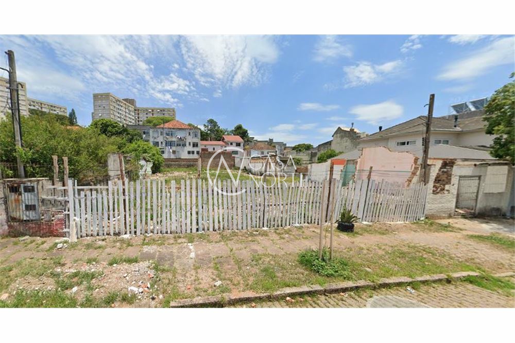 Terreno à venda , 1317m², Rua Teixeira de Freitas no bairro Santo Antônio em Porto Alegre