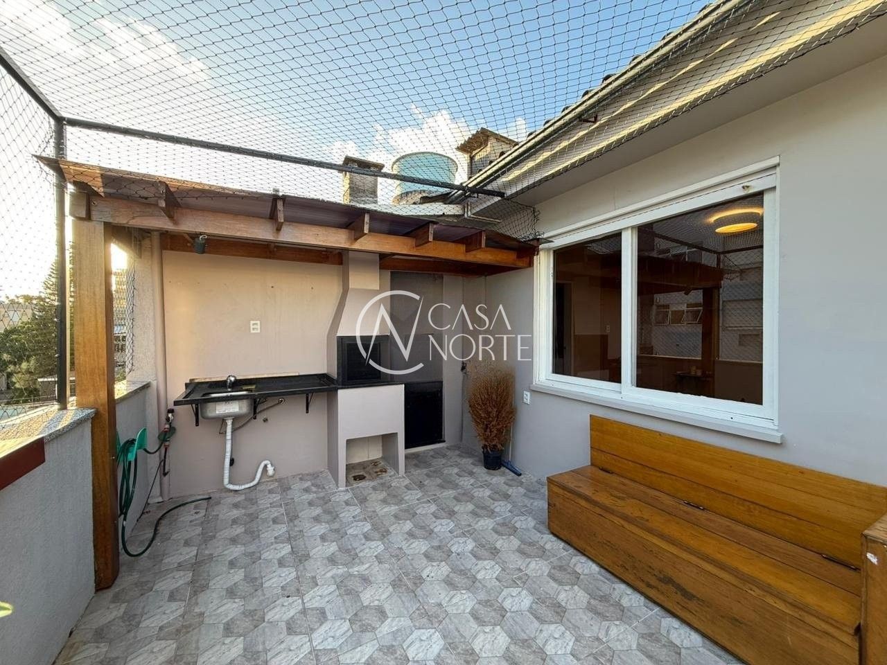 Cobertura à venda com 2 quartos, 104m², 1 suíte, 1 vaga, Rua Roque Calage no bairro Passo da Areia em Porto Alegre