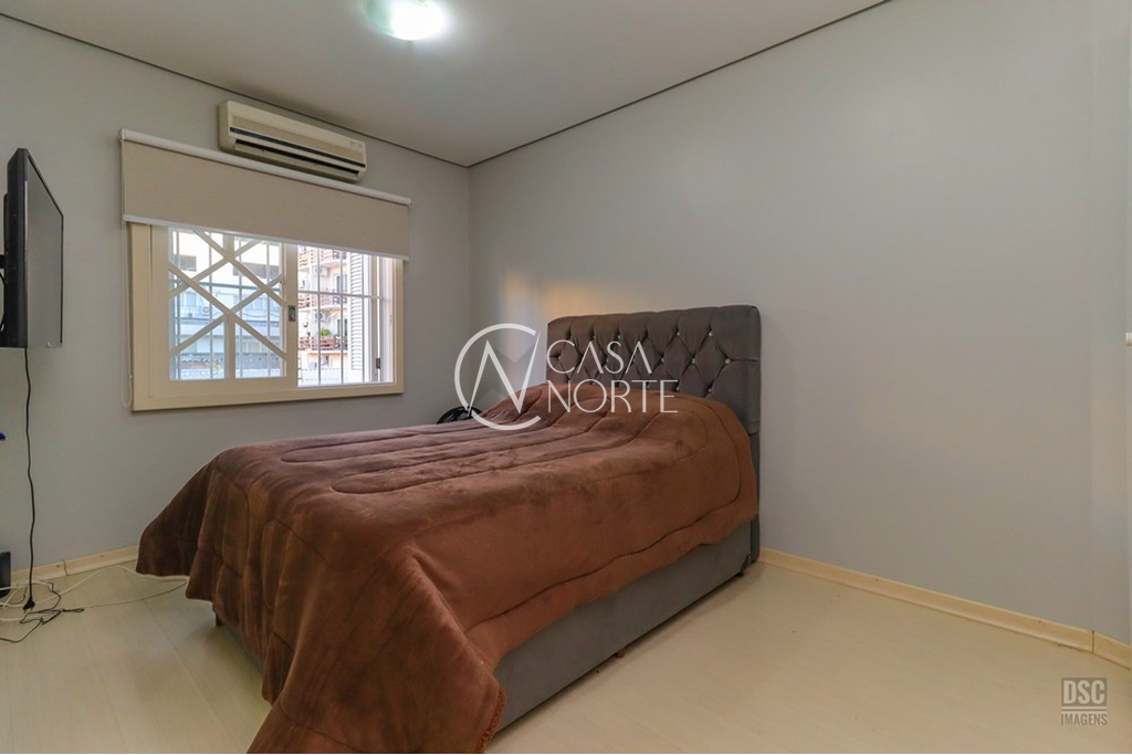 Casa à venda com 4 quartos, 280m², 1 suíte, 6 vagas, Folha da Tarde no bairro Tristeza em Porto Alegre