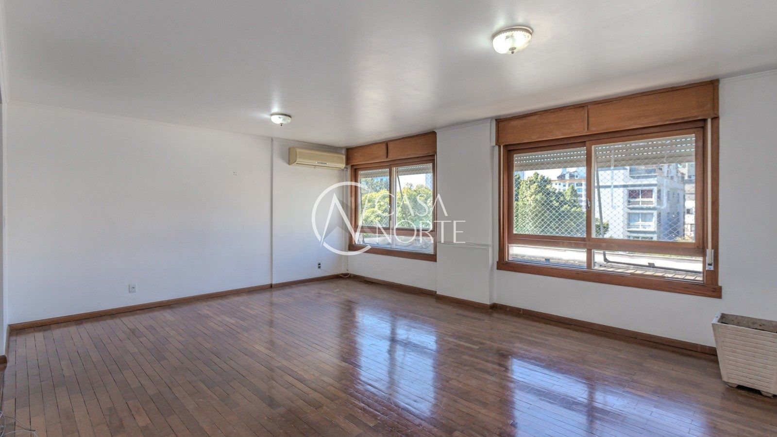 Apartamento à venda com 3 quartos, 140m², 1 suíte, 2 vagas, Rua Anita Garibaldi no bairro Mont Serrat em Porto Alegre