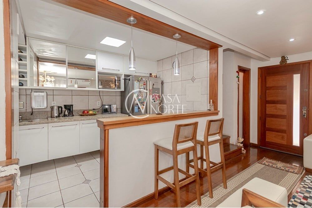 Casa de Condomínio à venda com 3 quartos, 230m², 1 suíte, 2 vagas, Sargento Nicolau Dias de Farias no bairro Tristeza em Porto Alegre